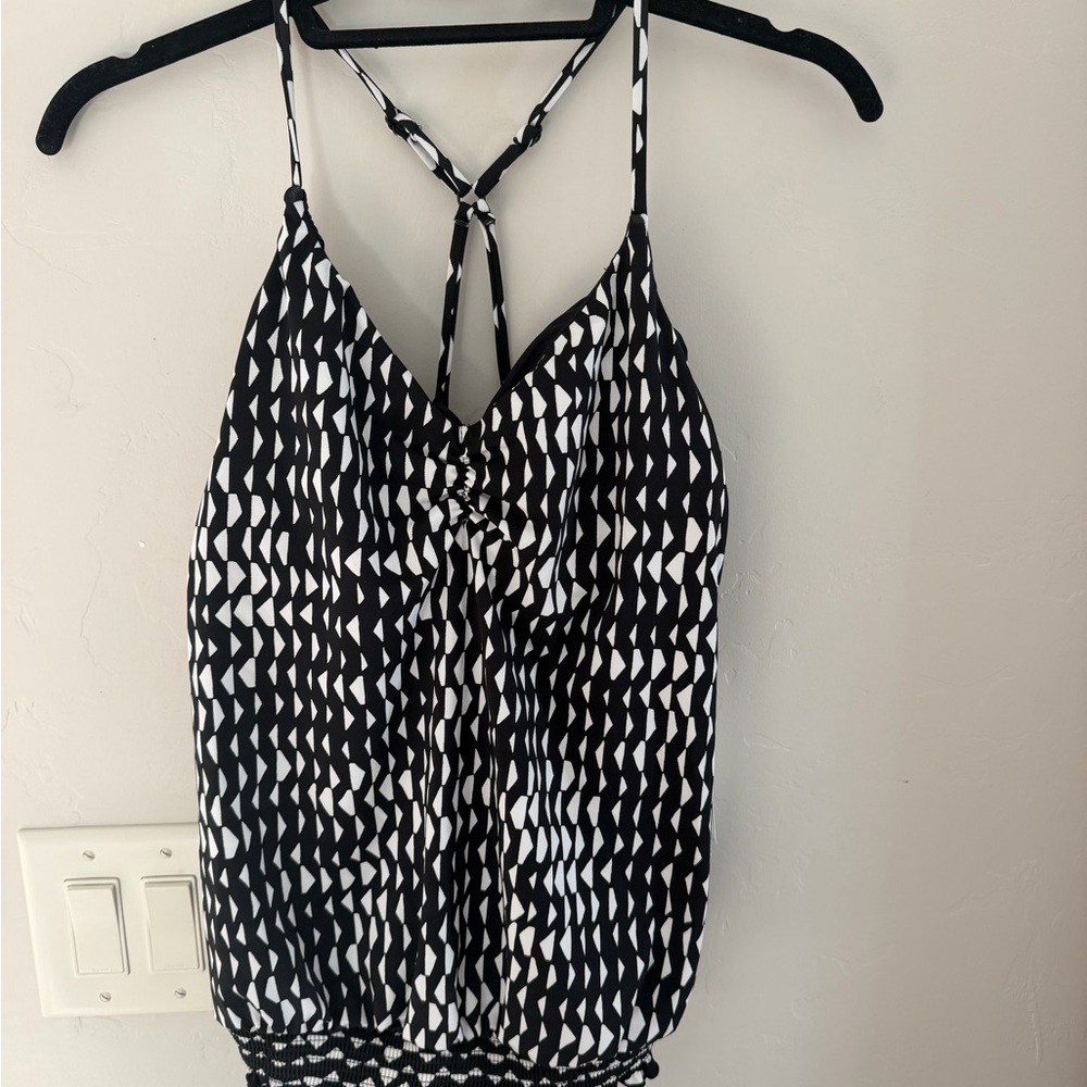 Carve Designs Black and White Geometric Camisole